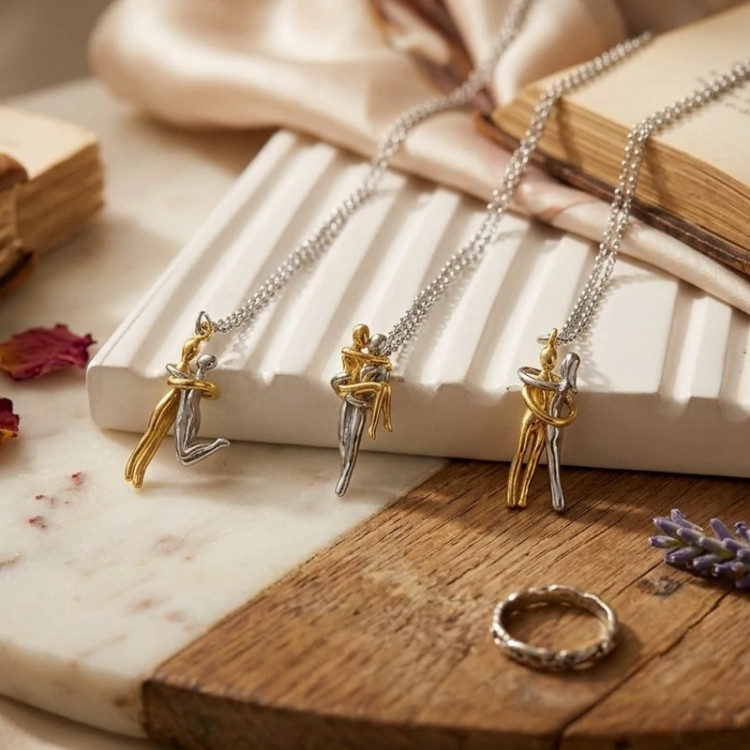 گردنبند آغوش زنانه عاشقانه مناسب هدیه