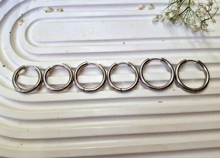 گوشواره حلقه دخترانه نقره ای مناسب ست کردن استیل