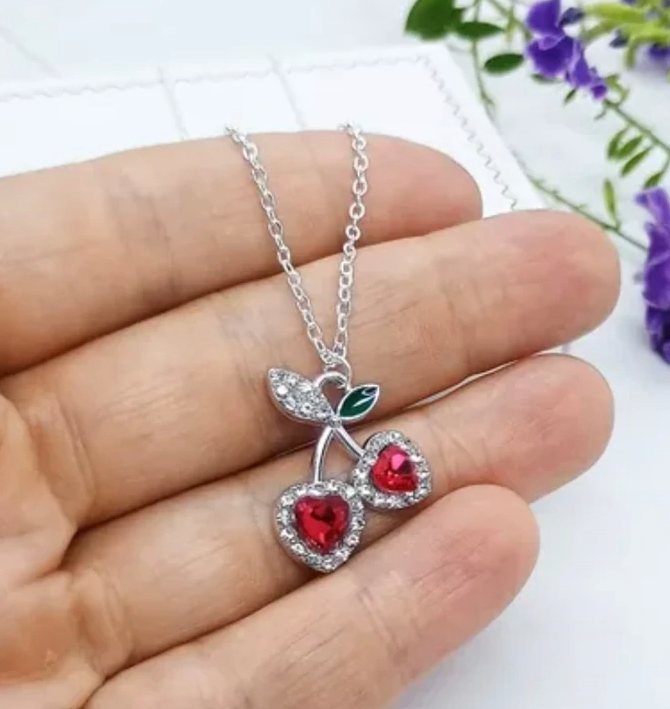 گردنبند گیلاس مناسب کادو