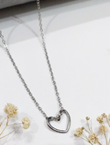 گردنبند دخترانه قلب دفرمه ترند ۲۰۲۶